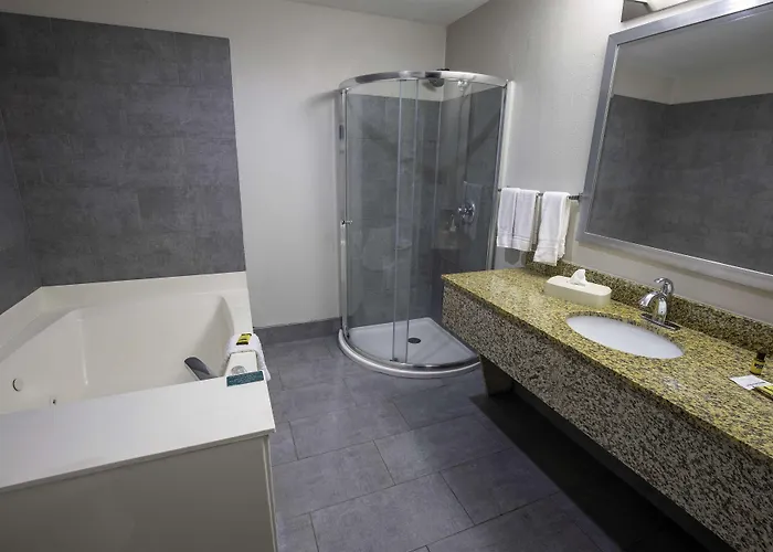 Western Vermilion River & Hotel 3*